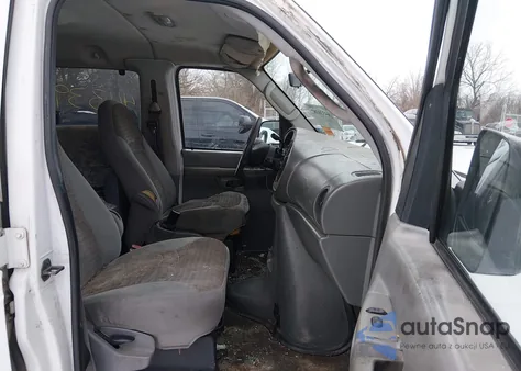 2003 Ford E-350 Super Duty Xl/Xlt z USA, uszkodzony, nr VIN 1FBSS31L23HB28845